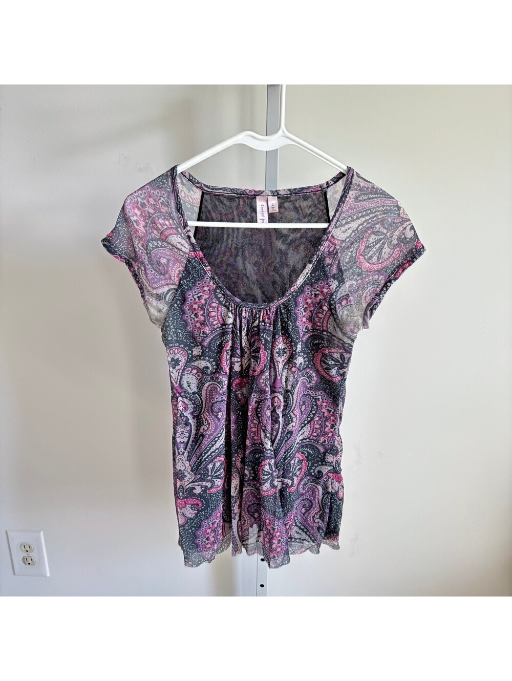 Sweet Pea by Stacy Frati EUC Women's Pink Purple Paisley Short Sleeve Blouse L